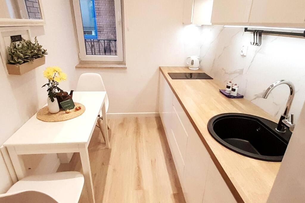 Rondo Onz Metro, Krochmalna 32A Street Varšava Exteriér fotografie